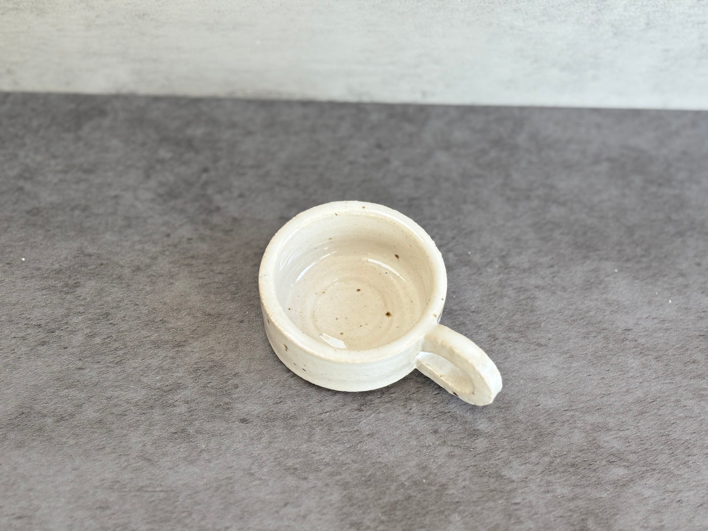 Tea light holder - white